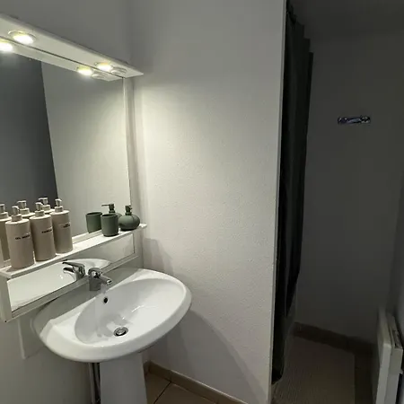 For 6 To 8 People, 3 Bedroom , With Pool *